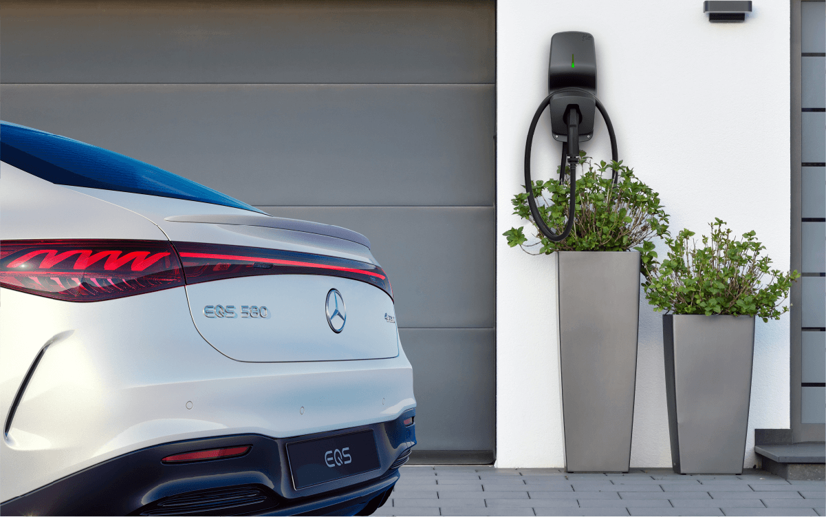 FLO annonce une nouvelle collaboration avec Mercedes-Benz, Lancement de la borne FLO Maison X5 à finition carbone